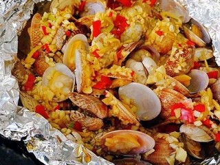19、锡纸蒜香花蛤粉丝,全开,这样就好了,花蛤不宜烤太久,