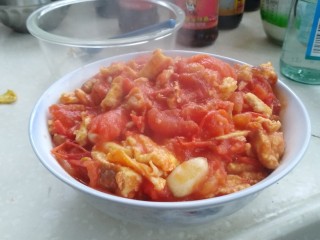 6、鸡蛋炒西红柿,起锅完成。