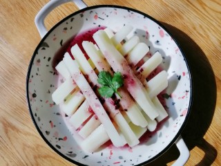 12、蓝莓酱润山药,最重要的是做法简单,小白也能轻松学会。