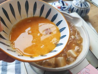 13、番茄豆腐汤,再次沸腾，加入鸡蛋液，煮沸腾就好了