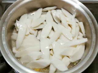 11、清炒山药木耳,放入山药片 翻炒