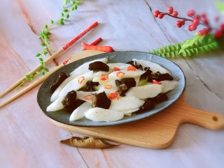 18、清炒山药木耳,出锅装盘