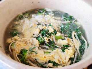 10、荠菜鸡蛋汤,搅拌均匀即可关火。
