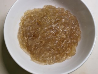 4、大白菜炖粉条,捞出备用