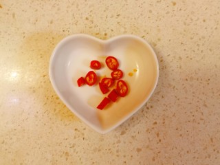 7、大白菜炖粉条,红辣椒切圈