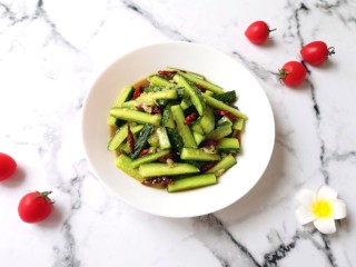 10、酸辣黄瓜条,酸辣爽口的凉拌菜。