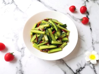 11、酸辣黄瓜条,下酒也不错。