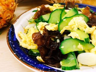 12、黄瓜木耳炒鸡蛋,装盘即可