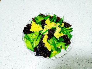 20、黄瓜木耳炒鸡蛋,盛出