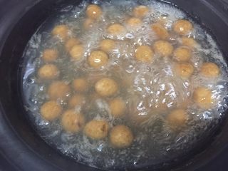 15、焦糖珍珠奶茶(健康自制),珍珠煮到都飘起啦时沥水