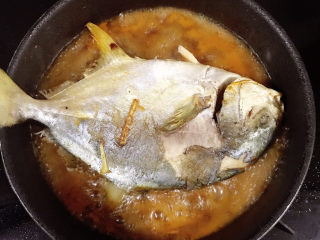 8、红烧王特鲳鱼,烧开