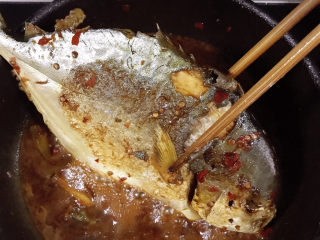 12、红烧王特鲳鱼,翻面