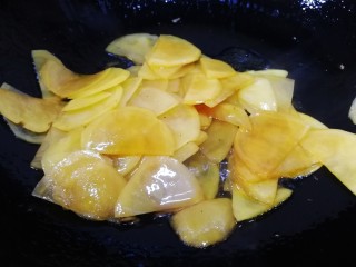 12、番茄土豆片,文火炒匀。