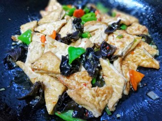 17、三鲜豆腐,翻炒均匀，