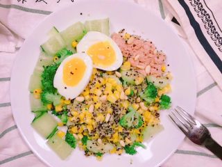 11、牛排藜麦沙拉????,还可以搭配黄瓜????，金枪鱼，再加上紫薯，口感也非常好吃！????????