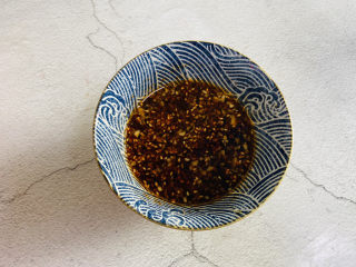 7、腐竹拌芹菜,搅拌均匀备用