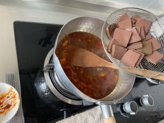 20、香辣鸭血,下鸭血