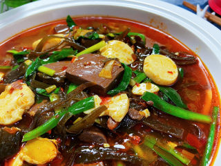 31、香辣鸭血,这道香辣鸭血，做法简单，鸭血豆腐嫩滑入味，香辣过瘾，搭配白米饭，简直太爽了。喜欢的小伙伴们快来试试吧????