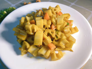 16、糖醋藕丁,出锅装盘，开吃。