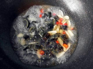 7、皮蛋苋菜,放皮蛋。