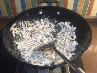 5、川版家常酱肉丝,下肉丝快速翻炒