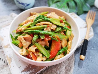 15、芦笋炒肉片,好吃下饭!