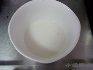 10、卤汁嫩豆腐,准备水淀粉。