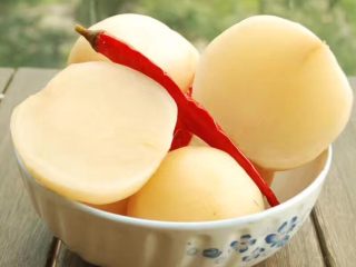 2、酸萝卜煮马鲛鱼,四川腌制  酸萝卜