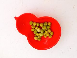 3、冬日暖心菜  荷塘月色,熟青豆30克