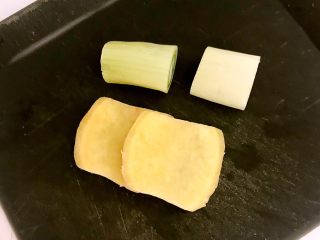 5、冬日暖心菜  荷塘月色,大葱2段，鲜姜2片