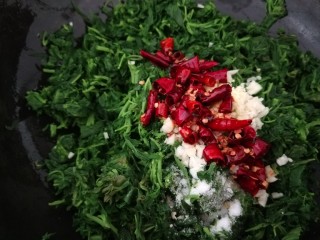 7、凉拌野扫帚苗,加入山西陈醋？