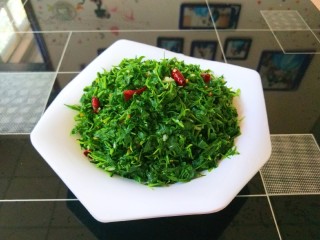 10、凉拌野扫帚苗,成品图