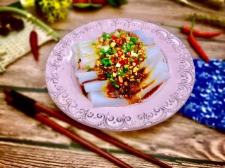 15、重庆蚝油麻辣豌豆凉粉,麻辣味十足，开胃爽口，辣的嘴巴翘，麻得舌头跳，还是忍不住的吃了一口又一口！