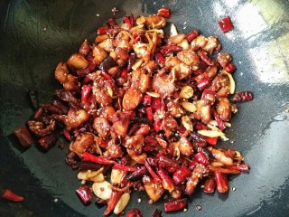 17、歌乐山辣子鸡,翻炒均匀即可。