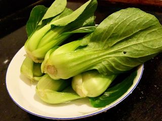 5、香菇油菜,5.新鲜油菜洗净备用