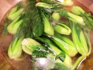 8、香菇油菜,8.汆烫90秒，油菜差不多就断生了