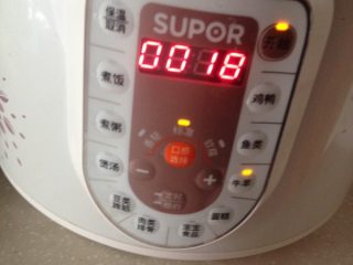 6、笋子烧牛肉,为节约时间 可以翻入压力锅 亦可直接用燃气烧 