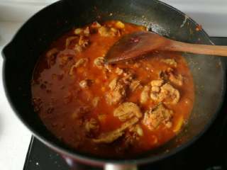 13、贵州辣子鸡,开大火炒制慢慢收汁