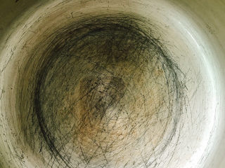 4、牛腩萝卜汤,锅中放油