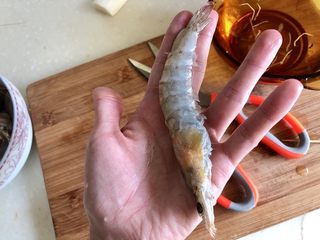 5、麻辣干锅虾➕吮指美味停不下,一只虾就处理好了