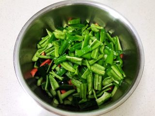 12、#爽口凉菜#炝拌时蔬小菜,加入尖椒