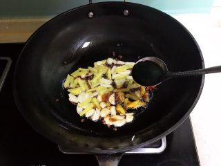 19、#爽口凉菜#炝拌时蔬小菜,加入5勺蒸鱼豉油