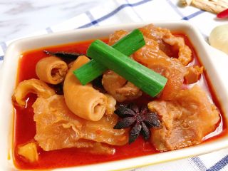16、川香红烧牛筋牛肠,牛筋软糯入味非常好吃