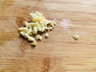 6、木耳炒山药,蒜末