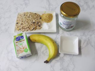 1、【燕麦香蕉Pancake】(素食低脂版),以上是所需要的食材~
