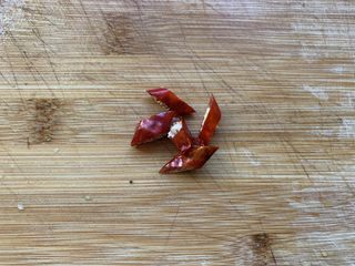 6、青椒炒洋葱,干辣椒切碎点