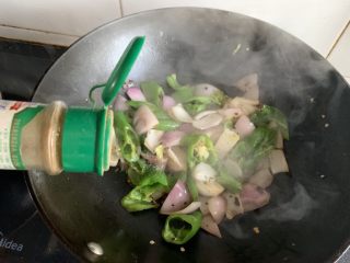 12、青椒炒洋葱,来点十三香