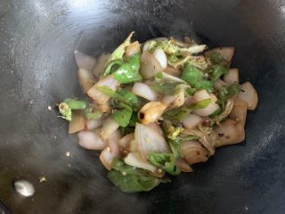 15、青椒炒洋葱,准备出锅啦