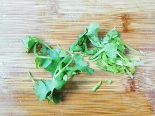 6、厨房挑战+素菜+香菜枸杞麻油香糕,切碎