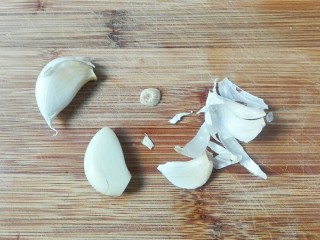 7、厨房挑战+素菜+香菜枸杞麻油香糕,蒜瓣剥皮